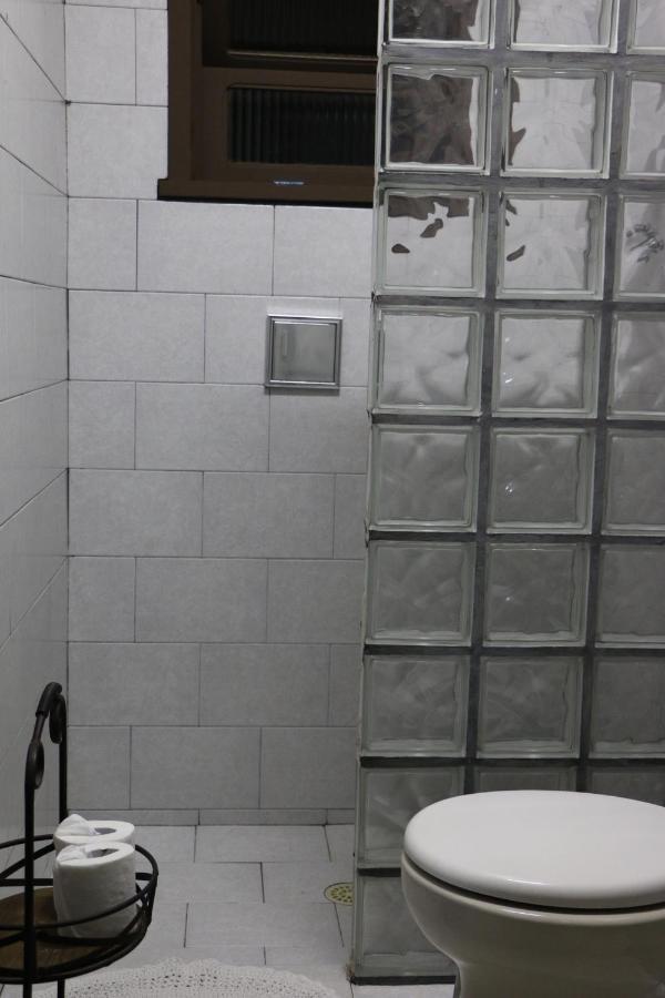 Excelente Quarto Com Cama De Casal King Em Casa Perto Do Aeroporto De Curitiba Sao Jose dos Pinhais Bagian luar foto